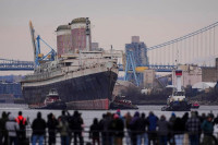 Брод SS "United States" кренуо на посљедње путовање, у дубину океана