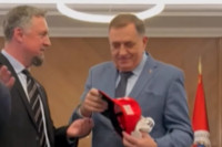 Dodiku stigao poklon iz Amerike