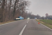 Udes u Čađavici, vozila završila pored puta
