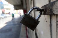 Gušenje samostalnih preduzetnika: Katanac na 600 radnji!