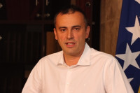 Babalj pozvao Srbe da ne napuštaju radna mjesta u institucijama BiH