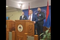 Vukanović udaljen iz skupštinske sale