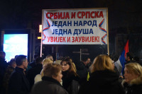 Mnogobrojni građani pred Palatom Republike (VIDEO)