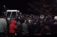 "Rat jajima" kod Kraljeva, intervenisala Žandarmerija (VIDEO)