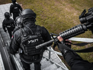 Poznanik u stanu upucao policajca!