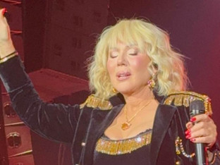 Lepa Brena se u suzama obratila publici