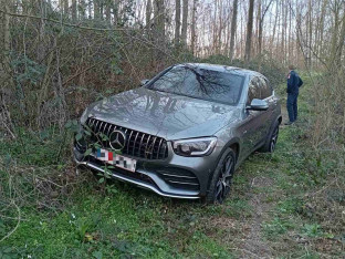 Ukradeni skupocjeni „mercedes“ pronađen u šumi