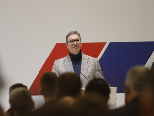 Vučić: Ne dam prevarantima da otmu državu