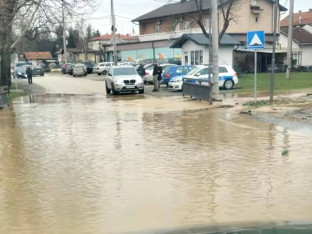 Zbog vode obustavljen saobraćaj na putu Jelah - Stanari