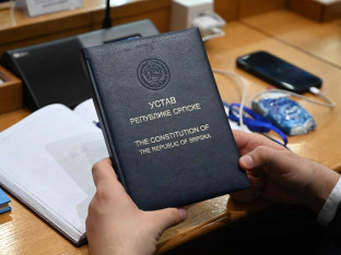 Počela posebna sjednica o novom ustavu, usvojen dnevni red