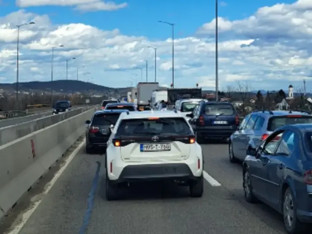 Udes na brzoj cesti Banjaluka - Laktaši: Kolone kilometarske