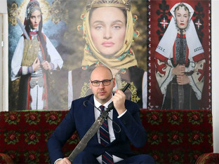 Zlatna medalja u Kini za srpskog modnog fotografa Pavela Surovog (FOTO)