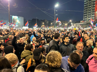 Slavijom odjekuju pjesme Blokadnog hora (VIDEO)