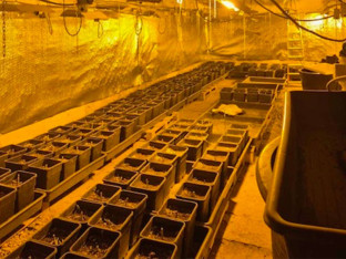 U Sokocu pronađeni laboratorija i droga, jedan uhapšeni krao struju