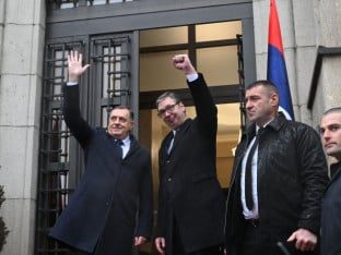 Vučić razgovarao sa Dodikom: Situacija sve teža, predsjednik Srpske je hrabar