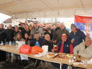 "Kobasicijada" u Kukuljama: Domaće meso i rakija ključ dobrog ukusa