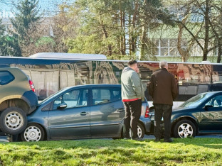 Lančani sudar 10 vozila, povrijeđene dvije osobe (VIDEO)