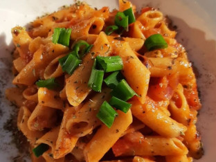 Recept dana: Kukuruzna pasta sa tikvicama i paradajzom