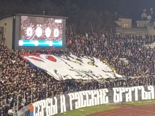 Srbi i Rusi - braća zauvek: Grobari poslali moćnu poruku tokom prijateljskog duela (FOTO)