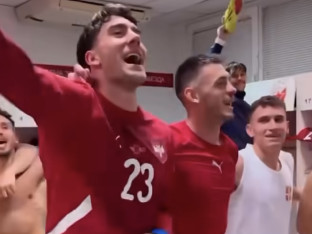 Pogledajte atmosferu iz svlačionice "orlova" (VIDEO)