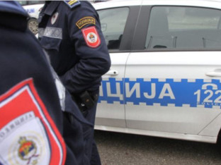 Odbio alko-testiranje pa napao policajce uz podršku maloljetnog sina