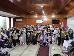 Žunić organizovao prijem za 58 majki novorođenčadi