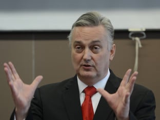 Arogantni Lagumdžija pokušava da dijeli lekcije