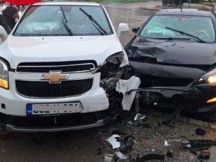 Jeziv udes: Dijelovi automobila rasuti po cesti