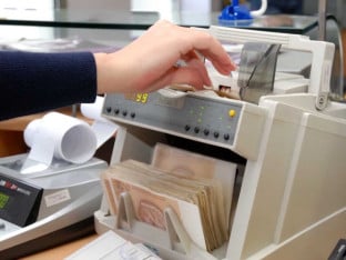Ovo je BiH: Banka suvlasniku odbija da otvori račun!