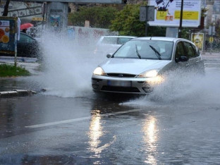Oprez, na kolovozu se zadržava  veća količina vode