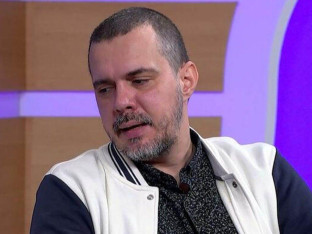 Pjevač prevario ženu s njenim bratom od strica