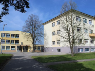Obustavljena nastava u školama u Derventi