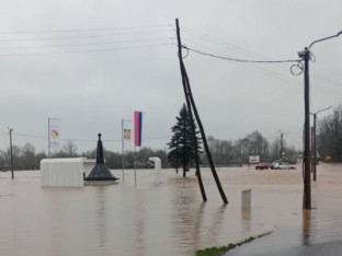 Gradiška: Proglašeno vanredno stanje, magistralni putevi u prekidu