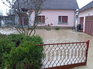 Voda prijeti Lijevču: Desetine kuća zaplavljeno, mještani u strahu