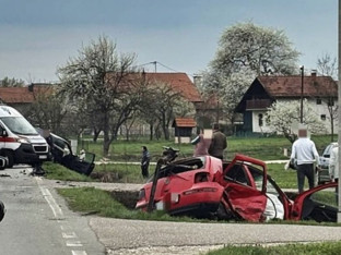 Sudar dva automobila na magistralnom putu