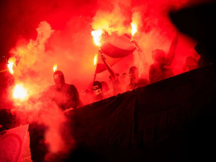 HAOS U BEOGRADU: Prekinut meč Partizana i AEK-a (VIDEO)