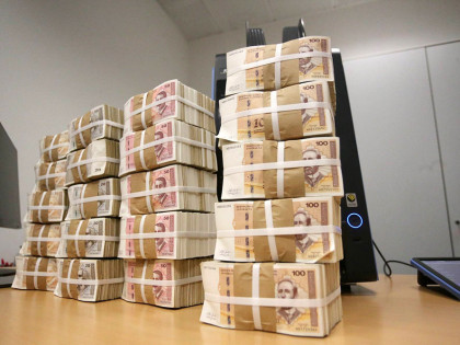 На расподјелу чека 300  милиона КМ