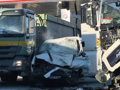 Погинуле двије особе у судару аутомобила и камиона