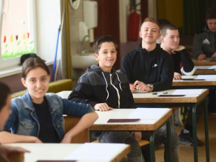 Una i Sana se povukle u korita, đaci ponovo u klupama