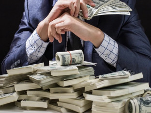 Bankar zaradio 15,6 miliona evra za godinu dana