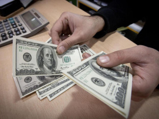 Dolar pao nakon objave Trampovih carina