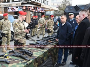U Banjaluci održan taktičko-pokazni zbor i defile policijskog orkestra (FOTO/VIDEO)