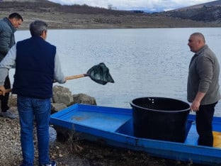 Bilećko jezero bogatije za 100.000 pastrmki