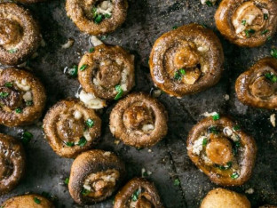 Recept dana: Pečeni šampinjoni sa bijelim lukom
