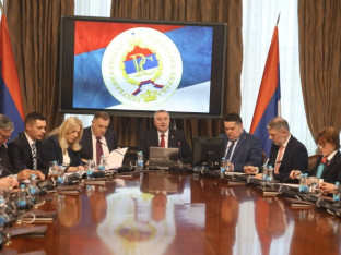 U toku sjednica Vlade: Šta je "na stolu"? UŽIVO (VIDEO)