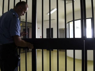 Zatražene mjere pritvora za policijskog službenika