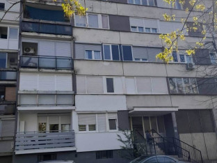 BANjALUKA: Evakuisani stanari zgrade, sumnja se da u jednom stanu ima eksploziv