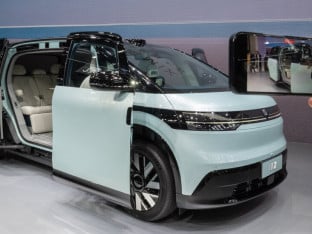 EU i Kina počele pregovore o ukidanju carina na kineske električne automobile