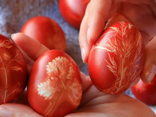 Farbanje jaja u lukovini: Recept bez hemikalija