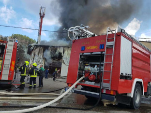 Lokalizovan požar u fabrici namještaja